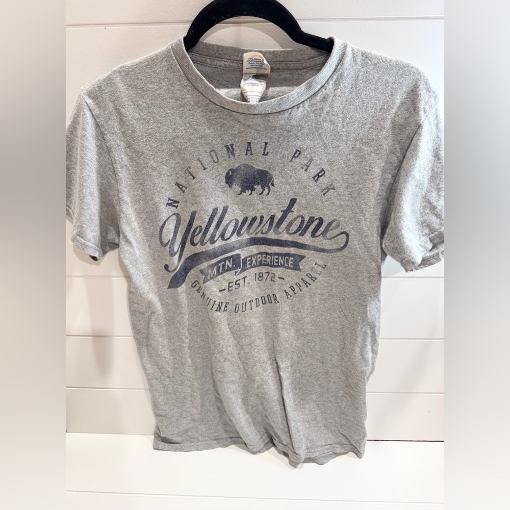 Yellowstone National Park Graphic T-shirt, Authentic, Size small